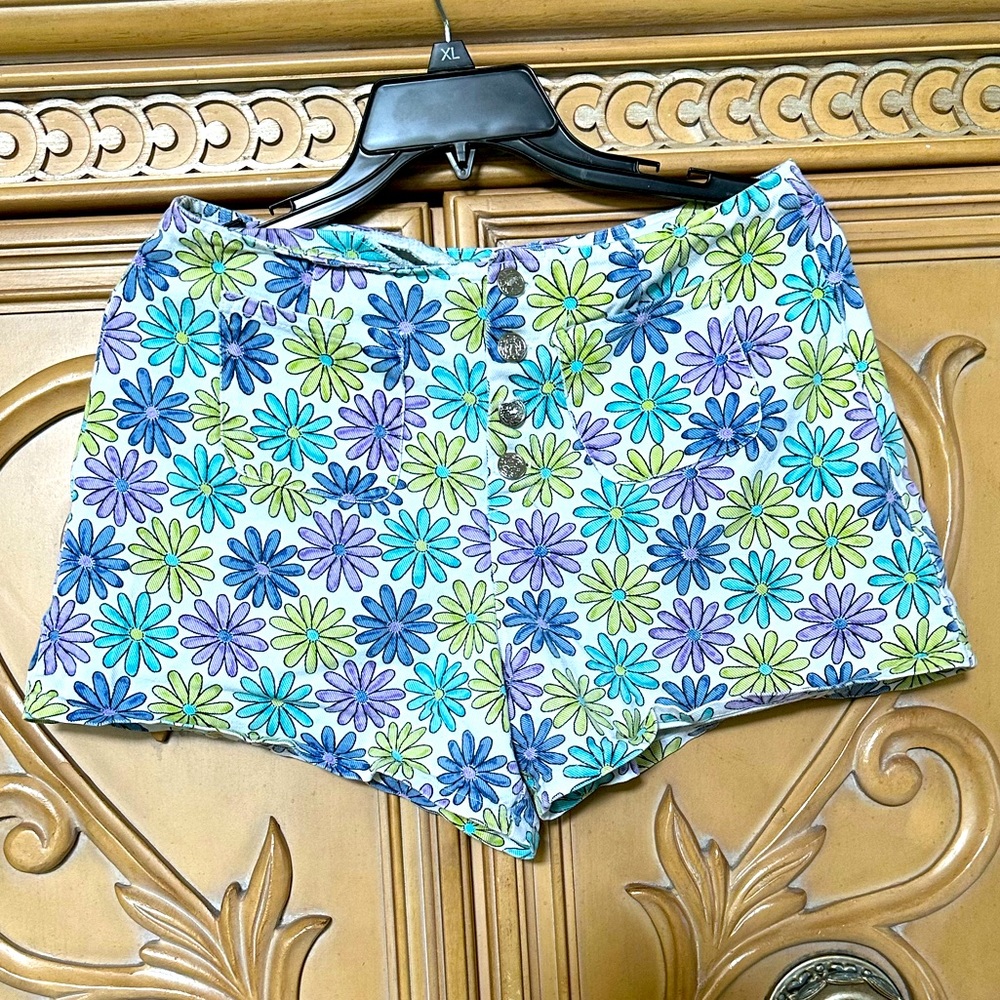 Flower Jean shorts by A Byer button up front w/pockets sz 9